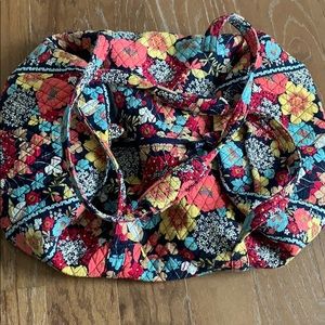Large Vera Bradley travel bag. Floral design.
